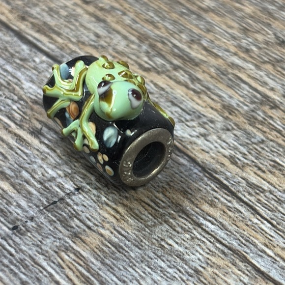 925 Frog Glass Bead Charm - Picture 3 of 6